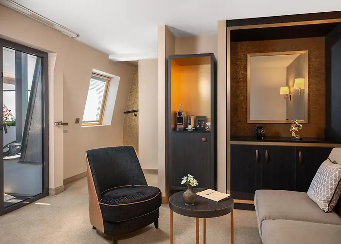 Hotel Niepce Paris, Curio Collection By Hilton